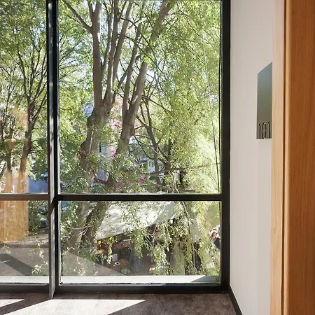 Hotel Kombinat Center 4*