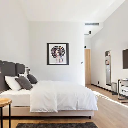 Hotel Kombinat Center 4*